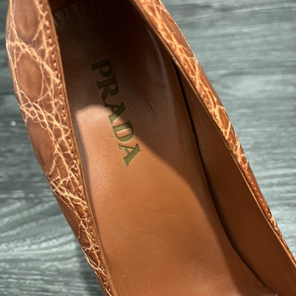 Prada heels 7.5 - Picture 2 of 6